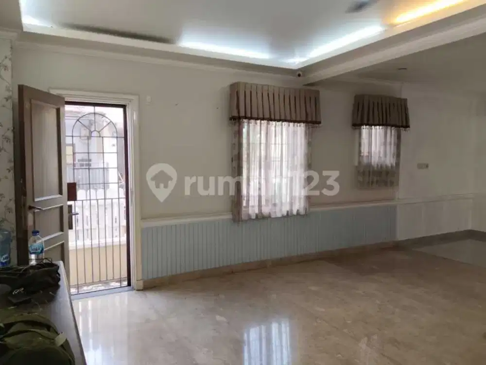 Rumah Hoek Dijual Mutiara Taman Palem