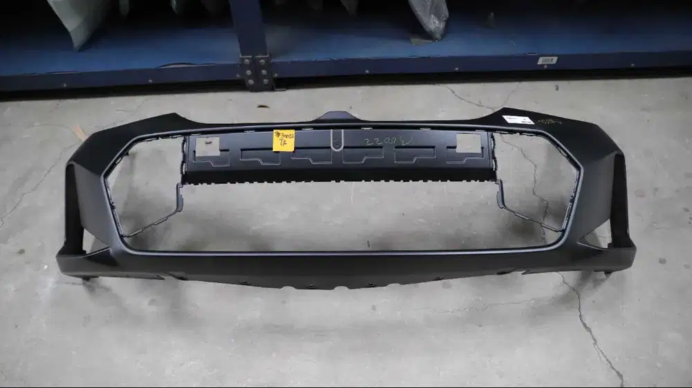 BUMPER DEPAN BMW 330I 2024, 51115A69619