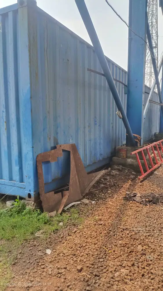 Container 40 Biru