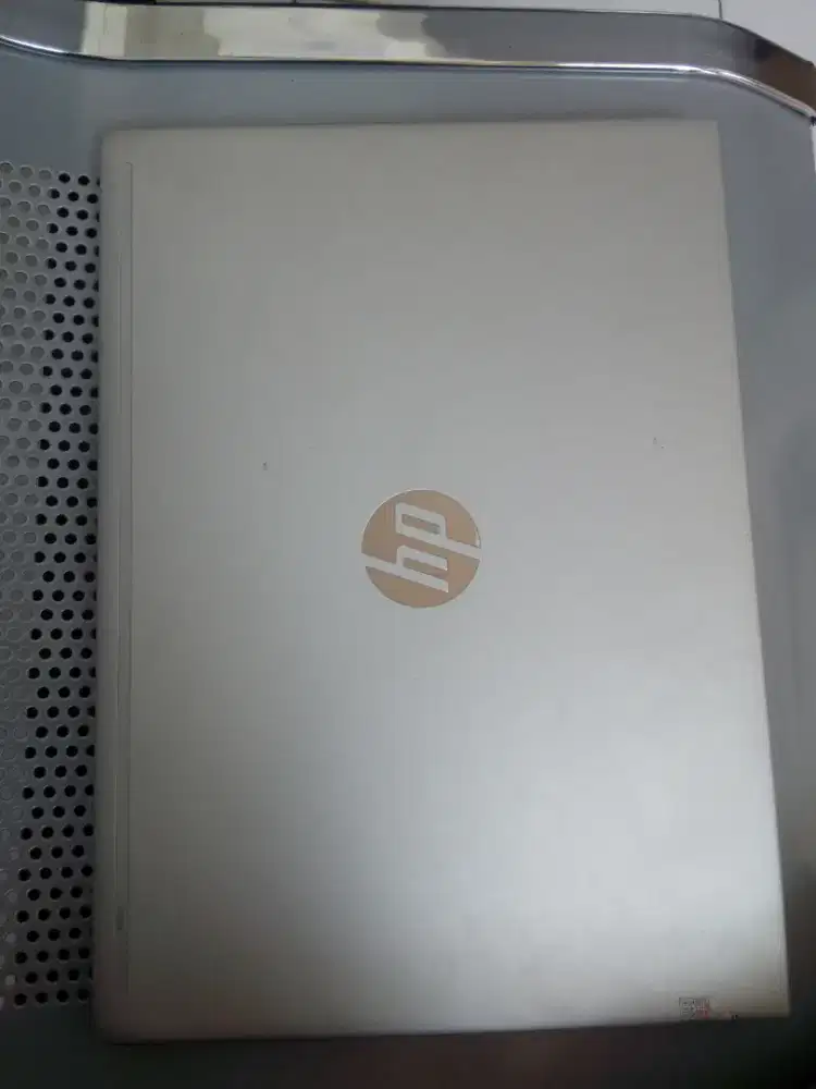 Laptop hp probook 440 67 core i5-10 RAM 8 GB
SSD 256 GB