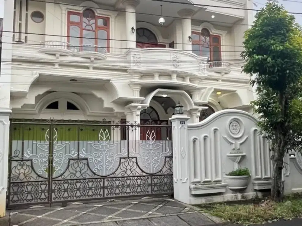 RUMAH BAGUS SIAP HUNI COCOK UNTUK KANTOR , TEMPAT TINGGAL, LINGKUNGAN NYAMAN DI ANTAPANI, ARCAMANIK, CISARANTEN