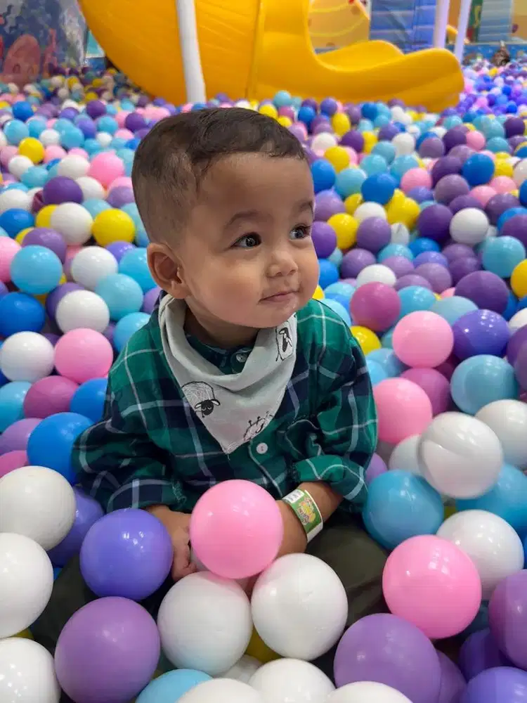 Cari pengasuh anak umur 1 tahun 7 bulan yg bisa nginap