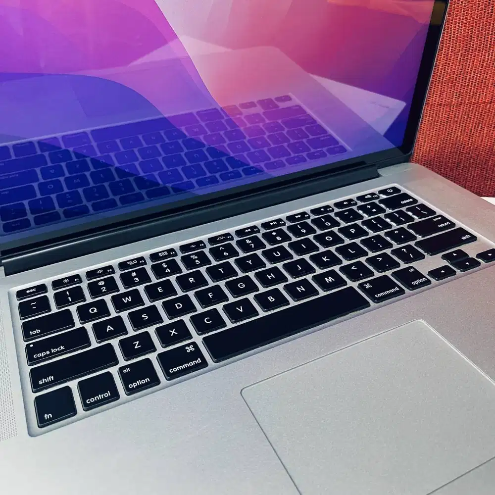 MacBook Pro 15 inch Retina 2015 i7 16/256GB Fullset