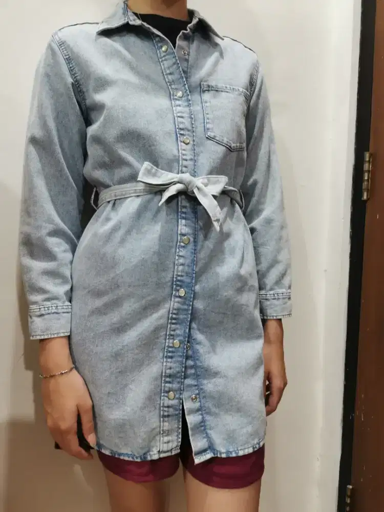 Kemeja denim brand H&M