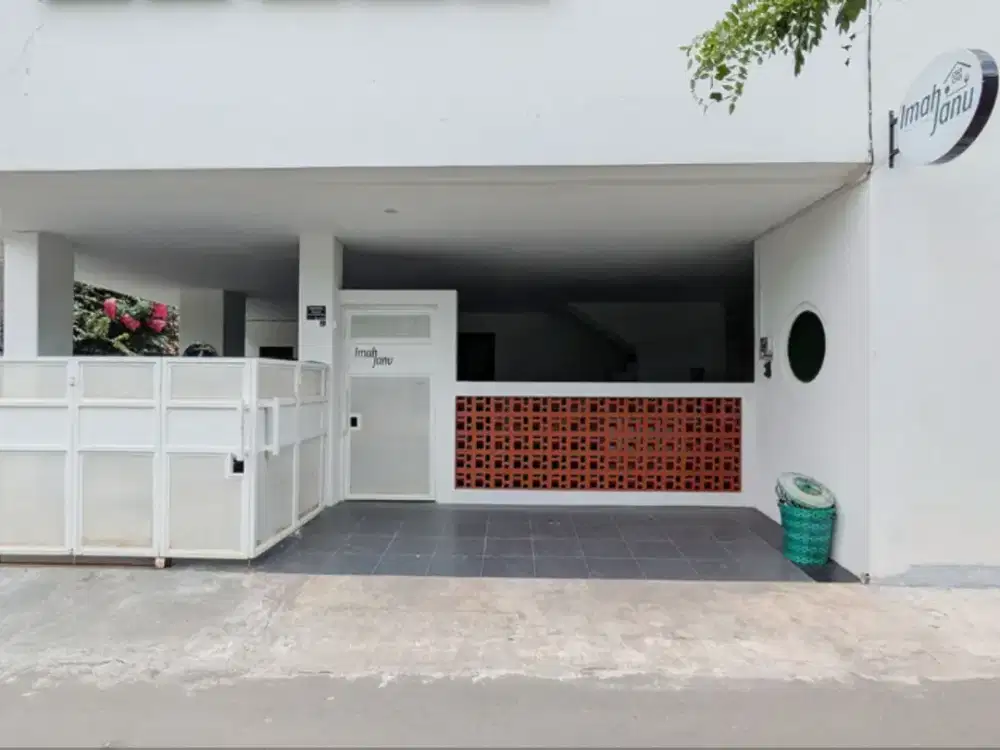 Dijual rumah kos (rumah tinggal lantai 1 dan 2, kos di lantai 2 dan 3) lokasi kragilan yogyakarta