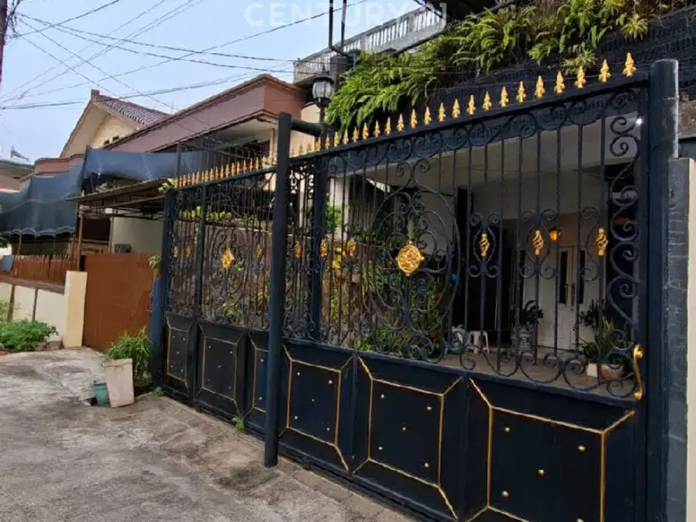 Rumah Keren Taman Ratu 2, 5 Lantai Jual Berikut Furniture