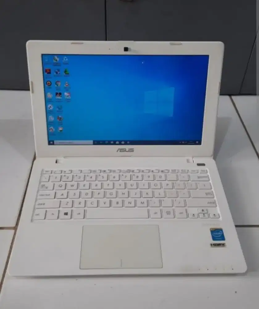Asus X200MA normal