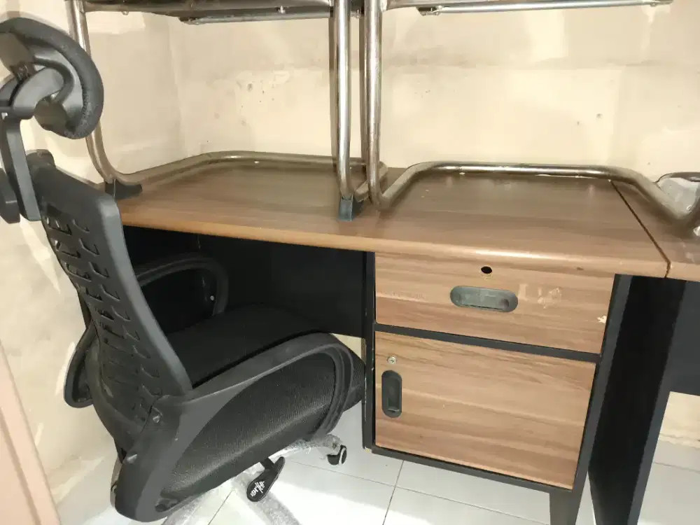 Meja Kantor Seken Murah
