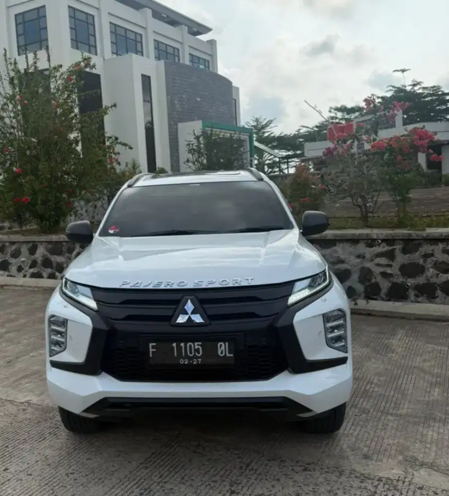 Pajero Sport Dakar 4x2 AT 2022 Low KM