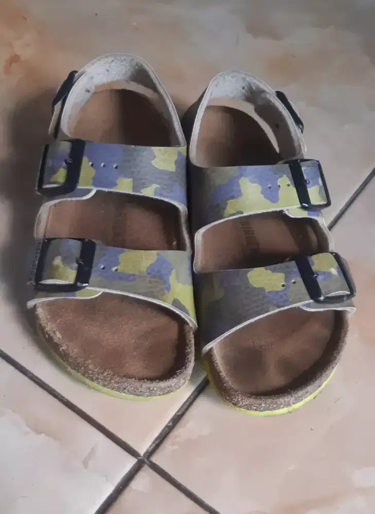 SENDAL ANAK BIRKENSTOCK_MILANO KINDER_DESERT SOIL CAMO LIME AQUA