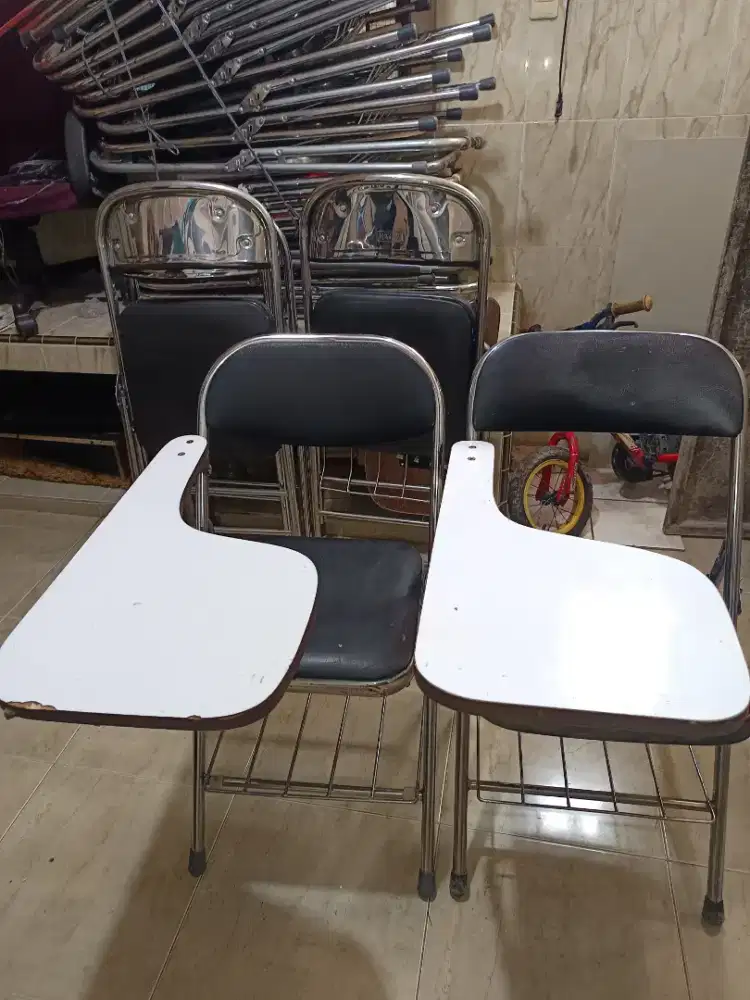 Kursi Kuliah Lipat