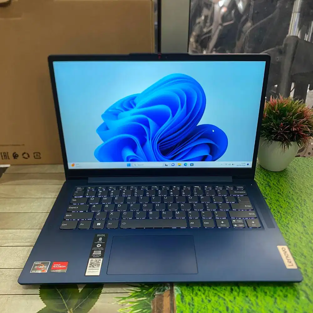 New Lenovo Ideapad Slim 3 Ryzen 7-5825U 16GB 512GB 14 FHD Windows 11