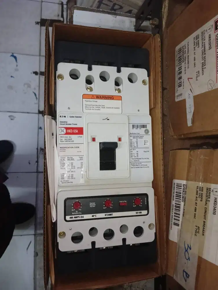 MCCB Cuttler Hammer 400A 3P