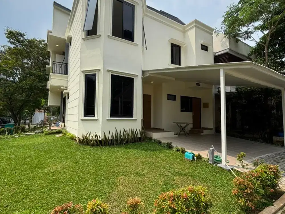 Rumah Hook 2,5 Lantai 4+1 Kamar Selatan dan Barat di Eminent