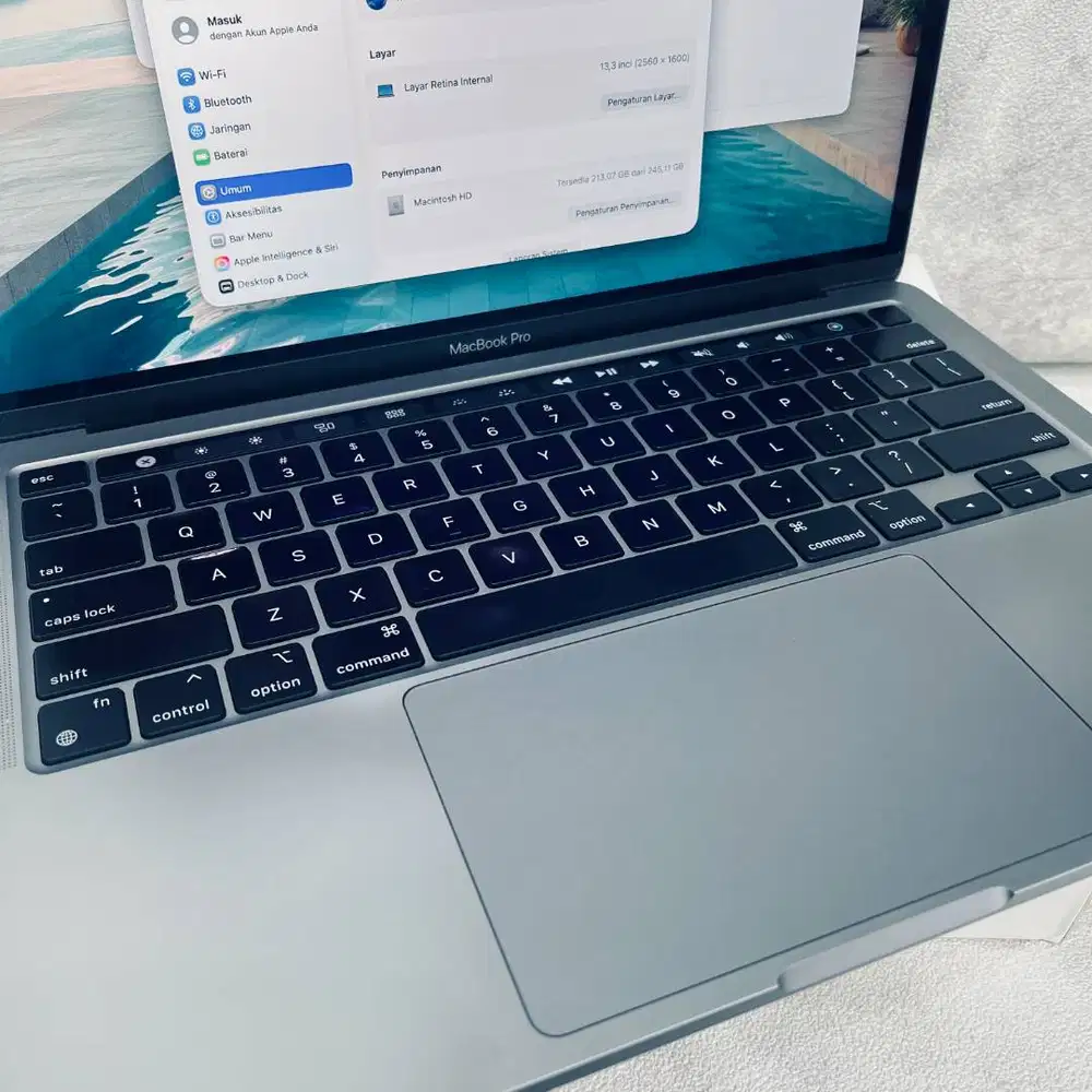 Macbook Pro 13 inch, M1 2020 RAM 8/256GB Fullset second Resmi iBox