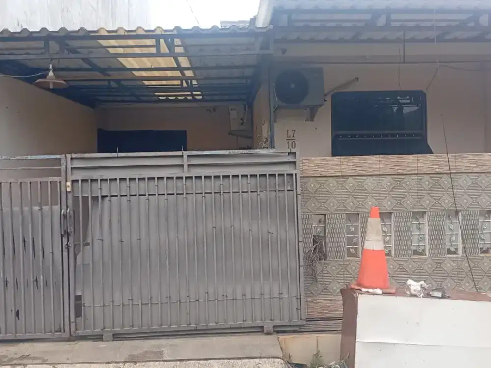 DI kontrakan pertahun rumah dalam perumahan taman Anylier 3 Depok