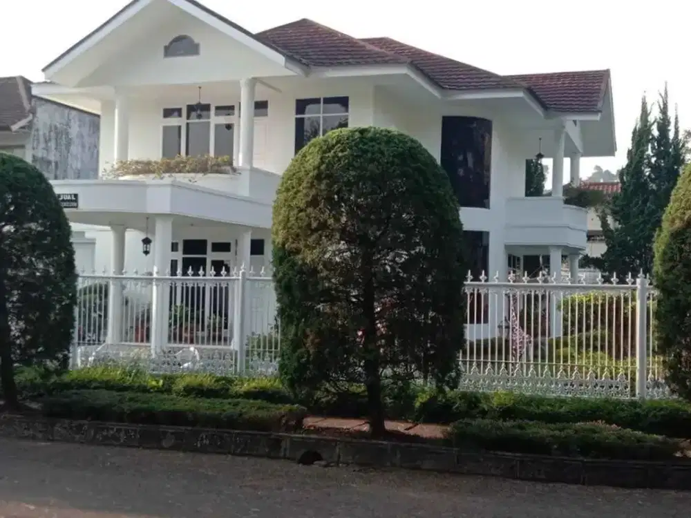 Rumah Villa Hook Kondisi Bagus Setiabudi Bandung Utara
