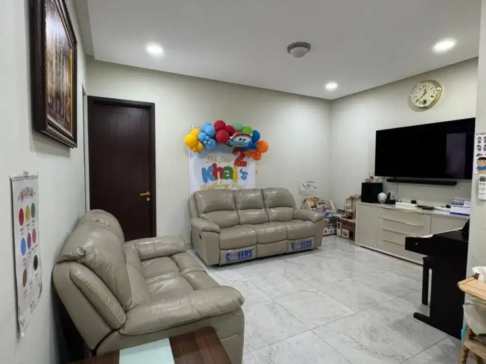 Rumah 2 Lantai 4+1 Kamar Dekat The Breeze di Avani
