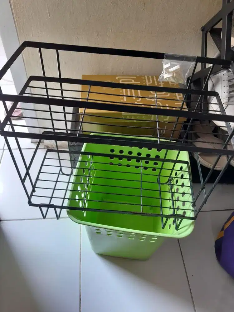 Rak gantung hitam