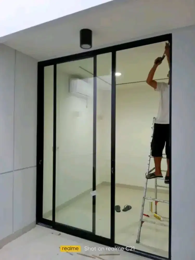 Tempahan pintu kaca dan jendela kaca aluminium