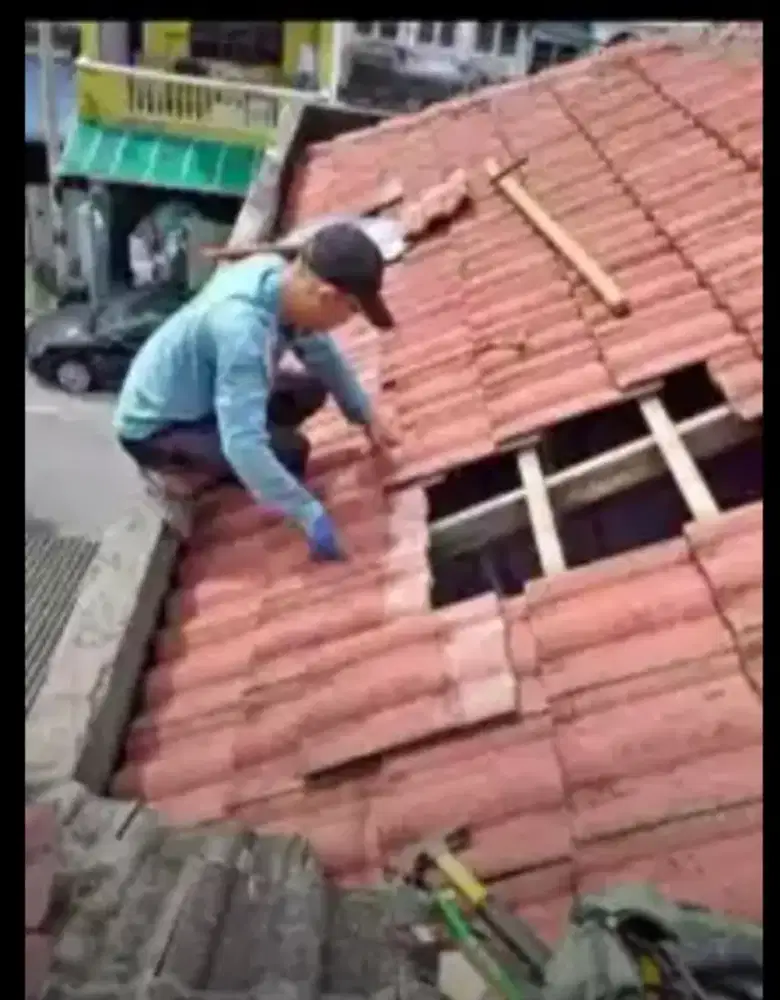 Kontruksi perbaikan atap bocor dan bongkar pasang atap baja ringan dll