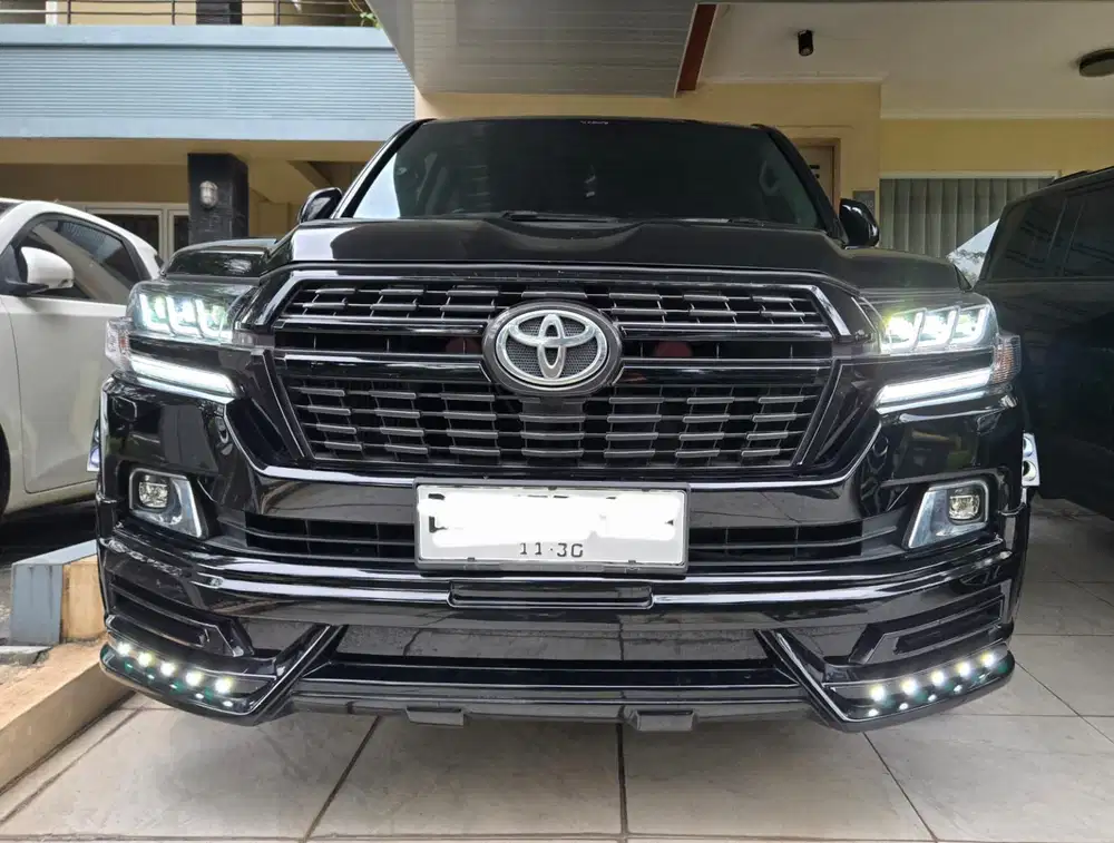 Toyota Land Cruiser VX200 WALD 4x4 2011