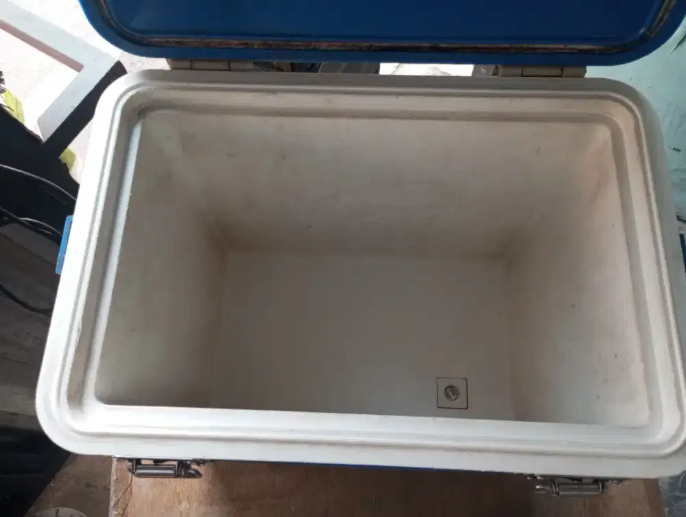 Dijual peralatan usaha marina Coolers