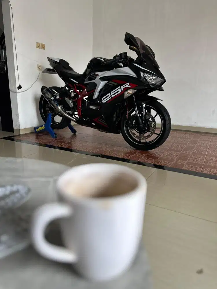 Ninja zx 25 R ABS. No CBR R25 moge kecil