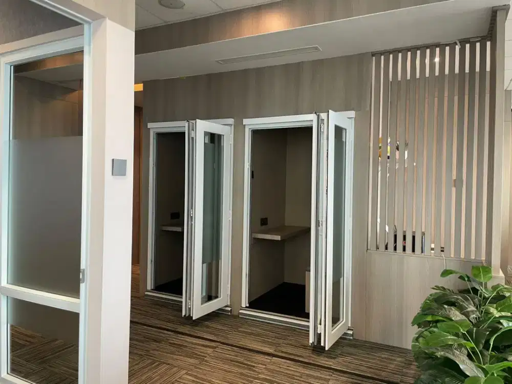 Kantor Area Thamrin di The Plaza Luas 127.26 Sqm Bare Dekat KRL