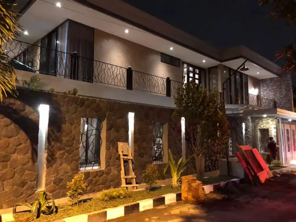 Dijual Rumah Hook Mewah Modern Dkt Upn, Ubaya & Tol di Medokan, Sby