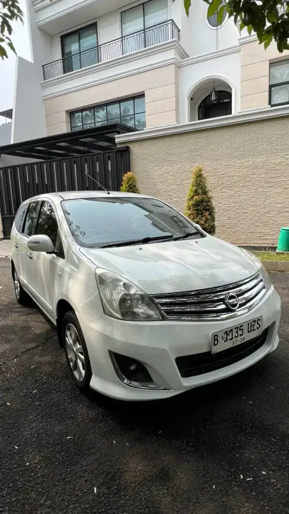 Nissan Grand Livina XV Ultimate 1.5 Matic Putih Low KM