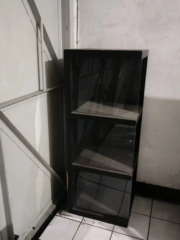 Rak pajangan sudut Pojok