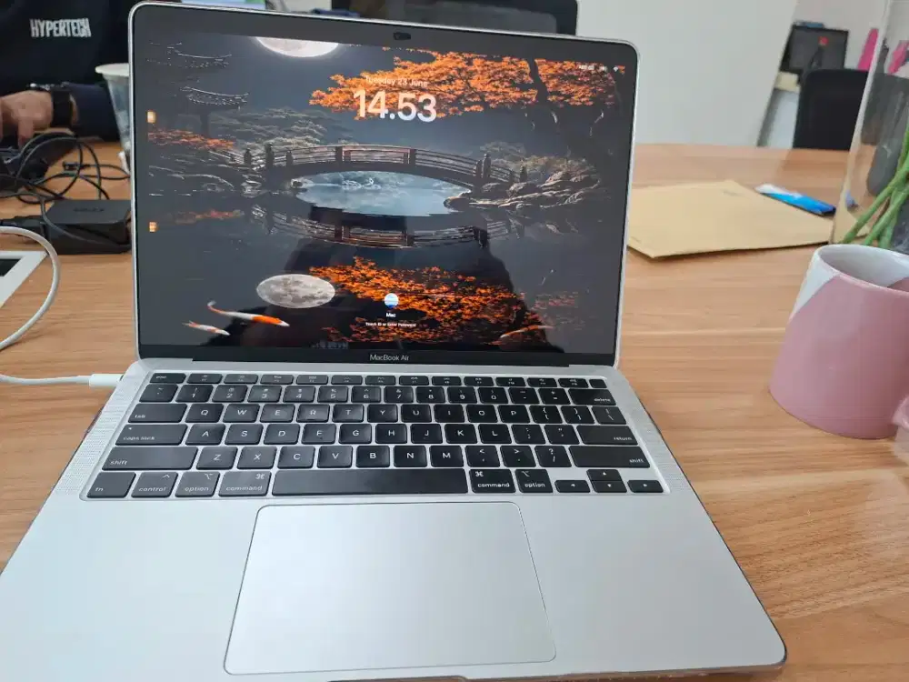 Macbook air core i5 8/256 2020