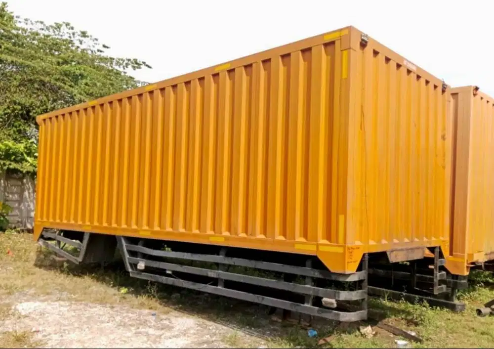 MULUS MURAH Box besi engkel 4x2 ud truck Quester truk 6roda bok