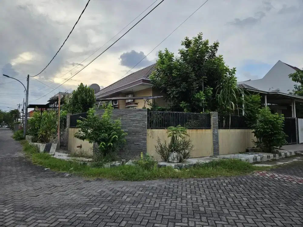 Dijual Rumah Hook Siap Huni, Lokasi Strategis di Manyar Tirtoyoso