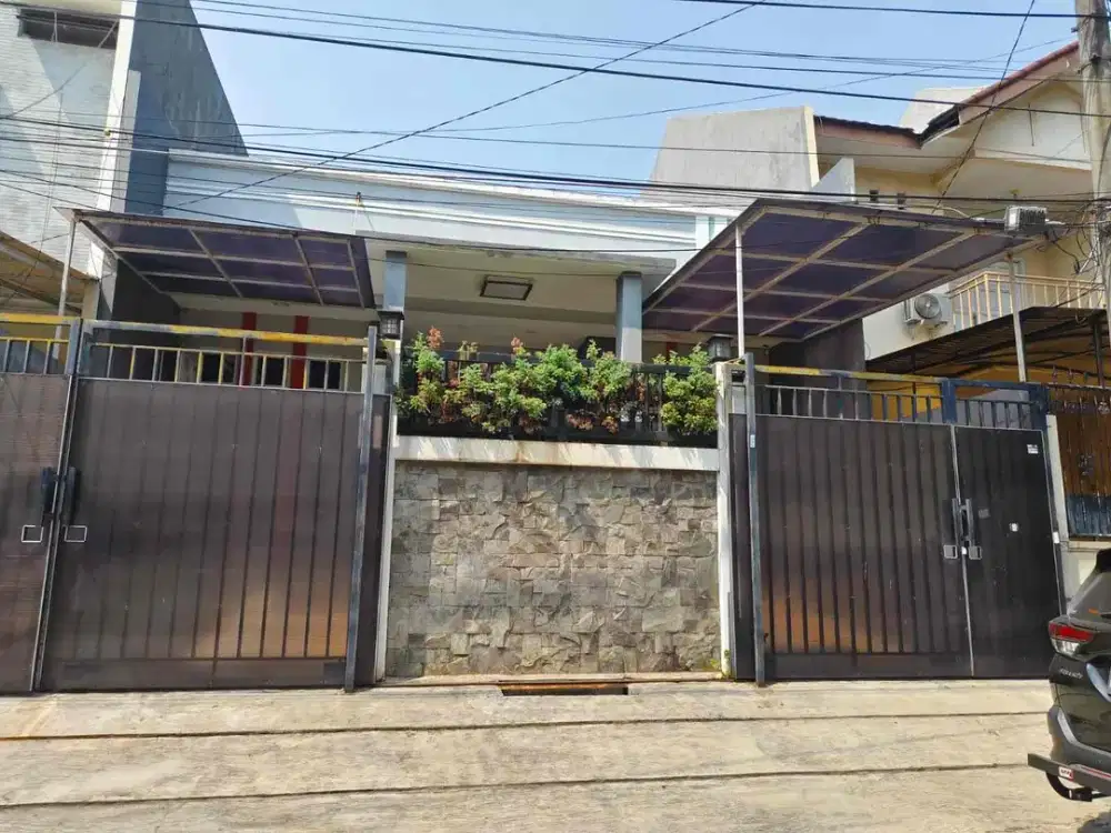 rumah bagus 1 1/2 lantai angke