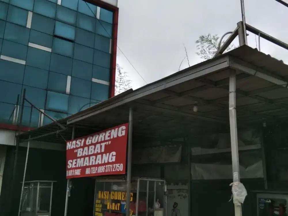 Disewakan ruko 4 lantai di jl Raya Pekayon Kavling 12 Bekasi Selatan