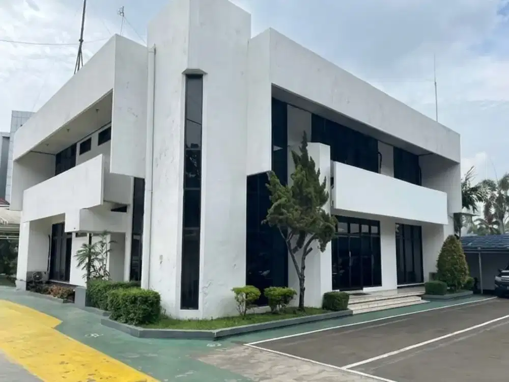 GEDUNG MINI BUILDING 2 LANTAI AMPERA CILANDAK PARKIR LUAS STRATEGIS SIAP HUNI
