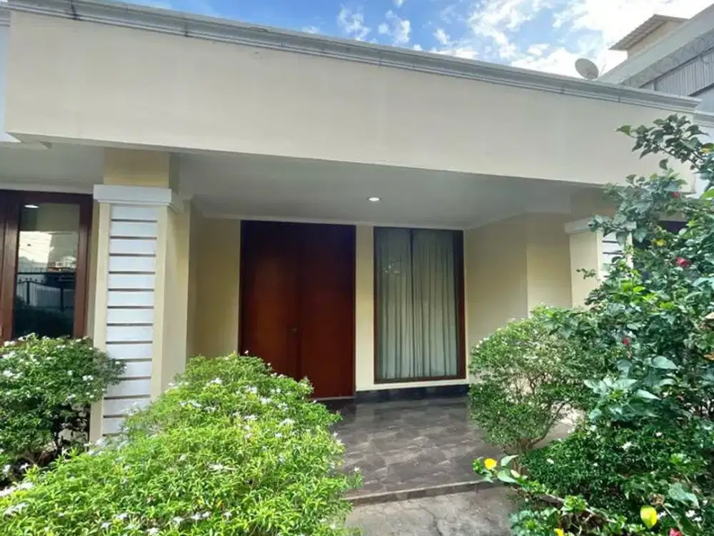Di Jual : Rumah 2 Lantai SHM Tanah Luas Cipete Jakarta Selatan.