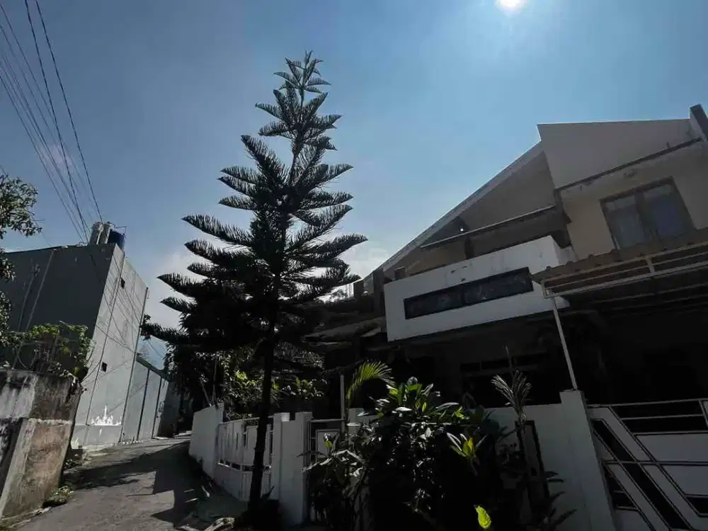 Jual Rumah 2 lantai bagus deket ke wisata Cipanas Garut