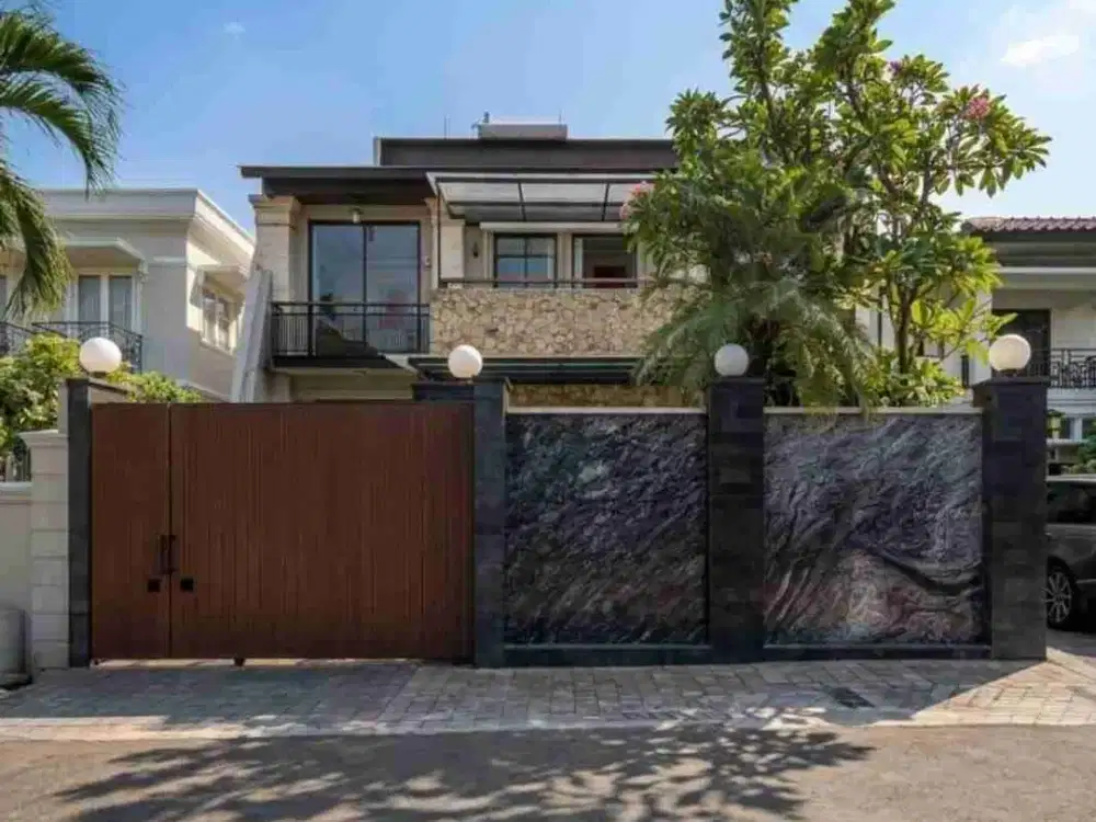 DIJUAL RUMAH MEWAH FULL FURNISHED DI KEMANGGISAN JAKARTA BARAT