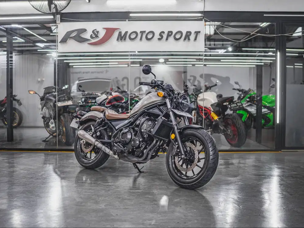 Honda Rebel 500cc Km 3.000an warna Silver Vulcan 650