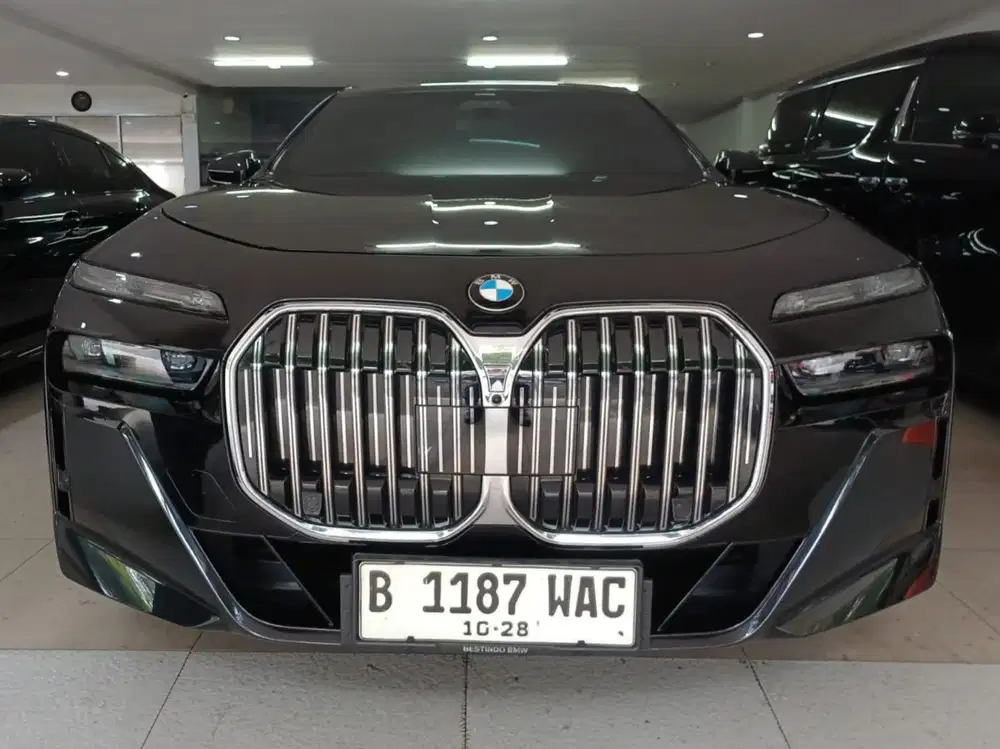 BMW 735i [ 8 RB MILES ] 2023