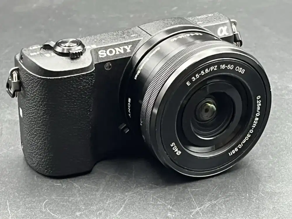 Sony Alpha A5100 + Lensa
