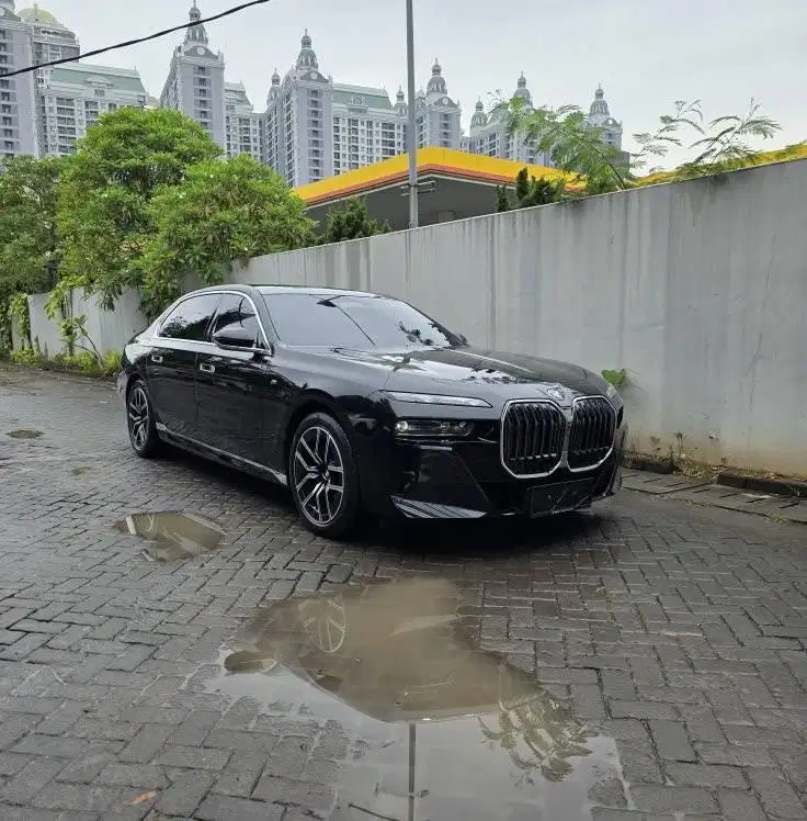 2023 BMW 735i M-Sport ATPM KM 6000 Antik