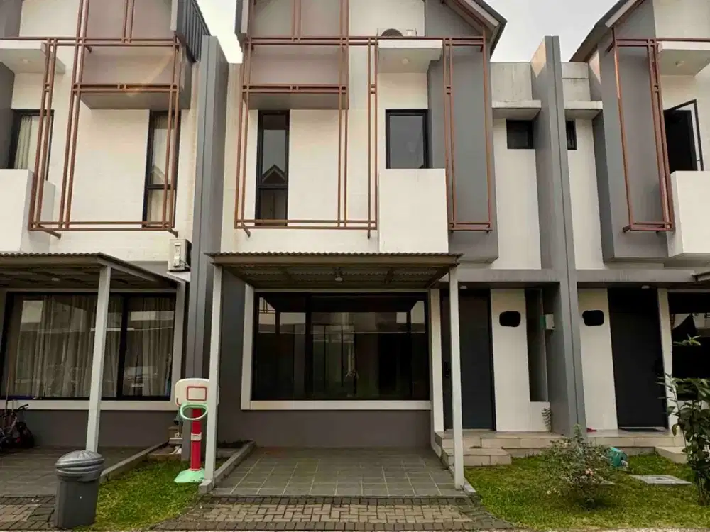 Rumah 2 Lantai 3+1 Kamar Dekat Eka Hospital di Yuthica