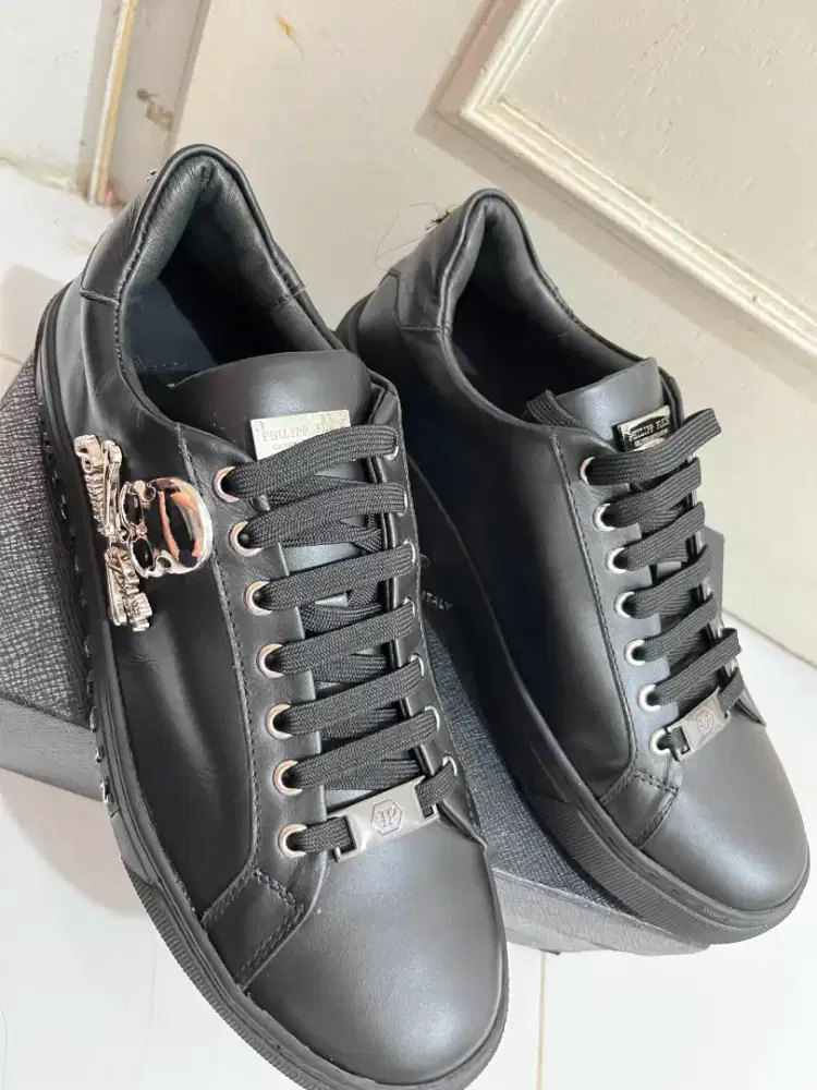 Sepatu Philip Plein