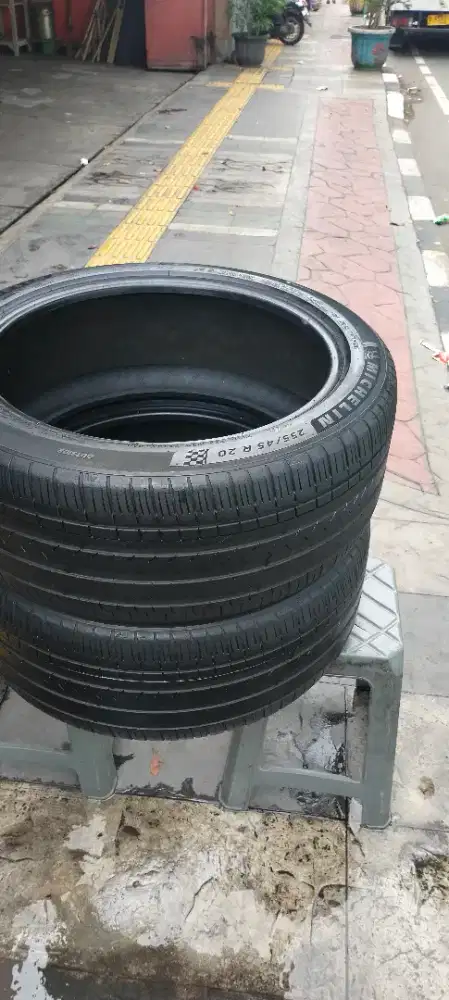 2ban Ionic Mercy 255/45/R20 Michelin Pilot Sport EV nik 2024 hub Wa