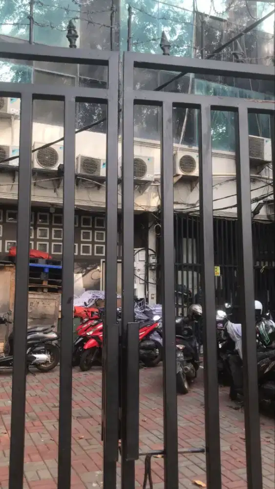 Tenaga Kebersihan