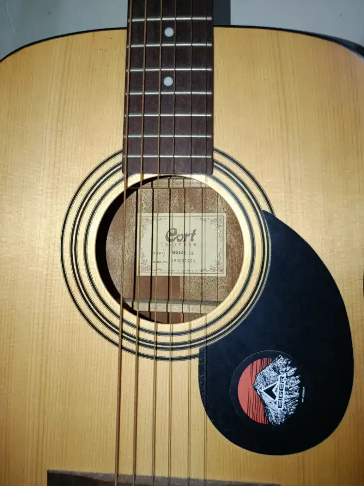 Gitar akustik elektrik Cort